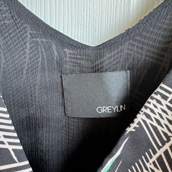 Black Print V-neck Camisole Blouse - Picture 4 of 4